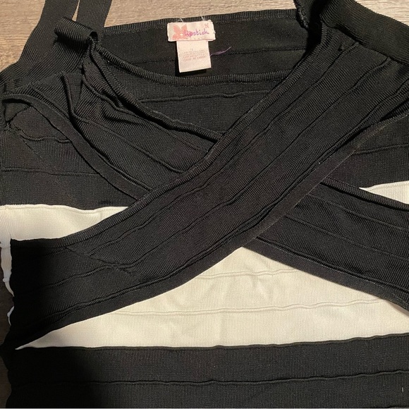 ⭐️4 for $10⭐️Black & White Striped Bodycon Dress. - Picture 7 of 8